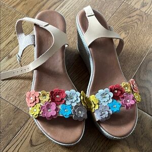 Floral Multi-Color Wedge Sandals made in Italy size 8